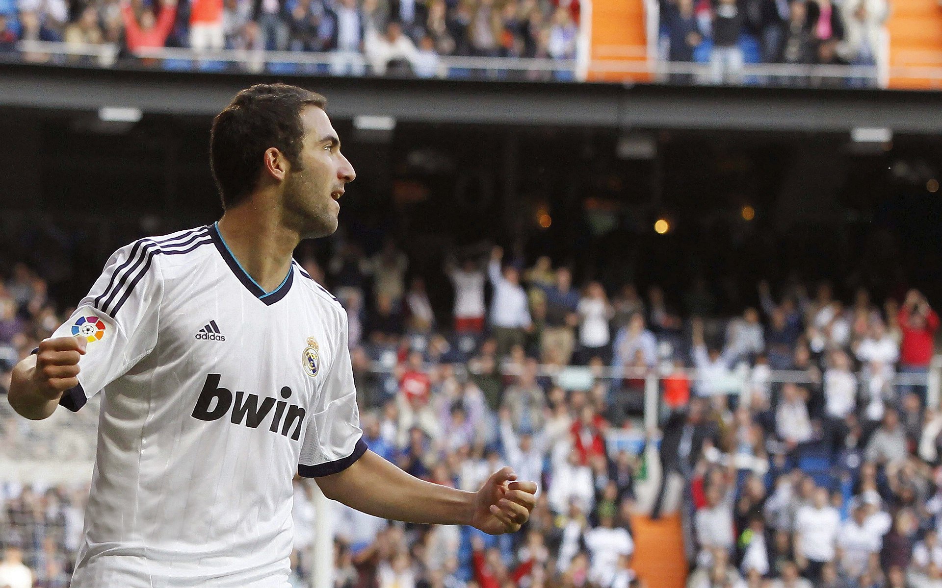 “英超战火再起，豪门逐鹿争夺榜首”，英超的豪门球队