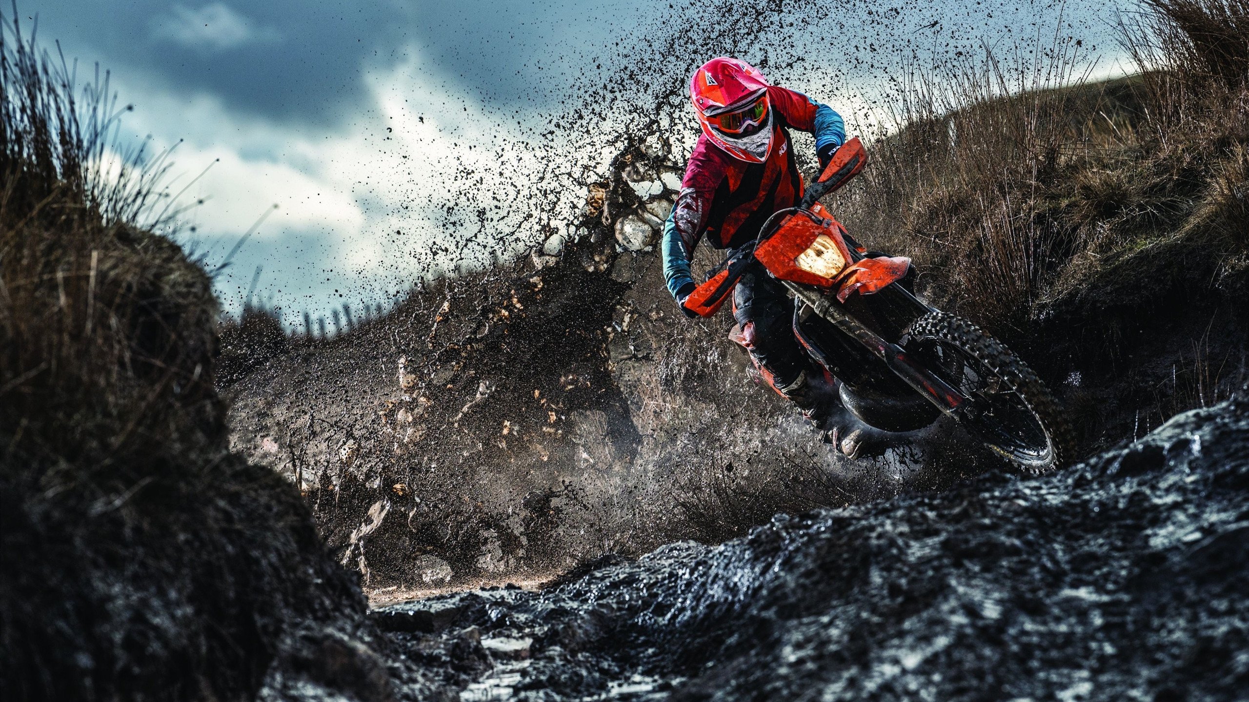 开云全站-“逆境中的坚持”——车手抗压应变的真实故事